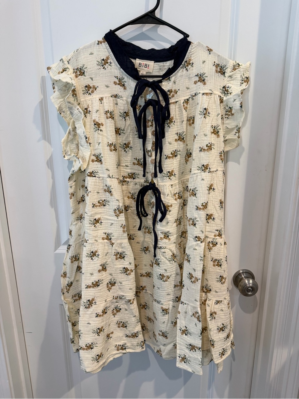 NWT BiBi Multi-Tiered Dress With Tie Accents Size Large Oatmeal/Navy Trim